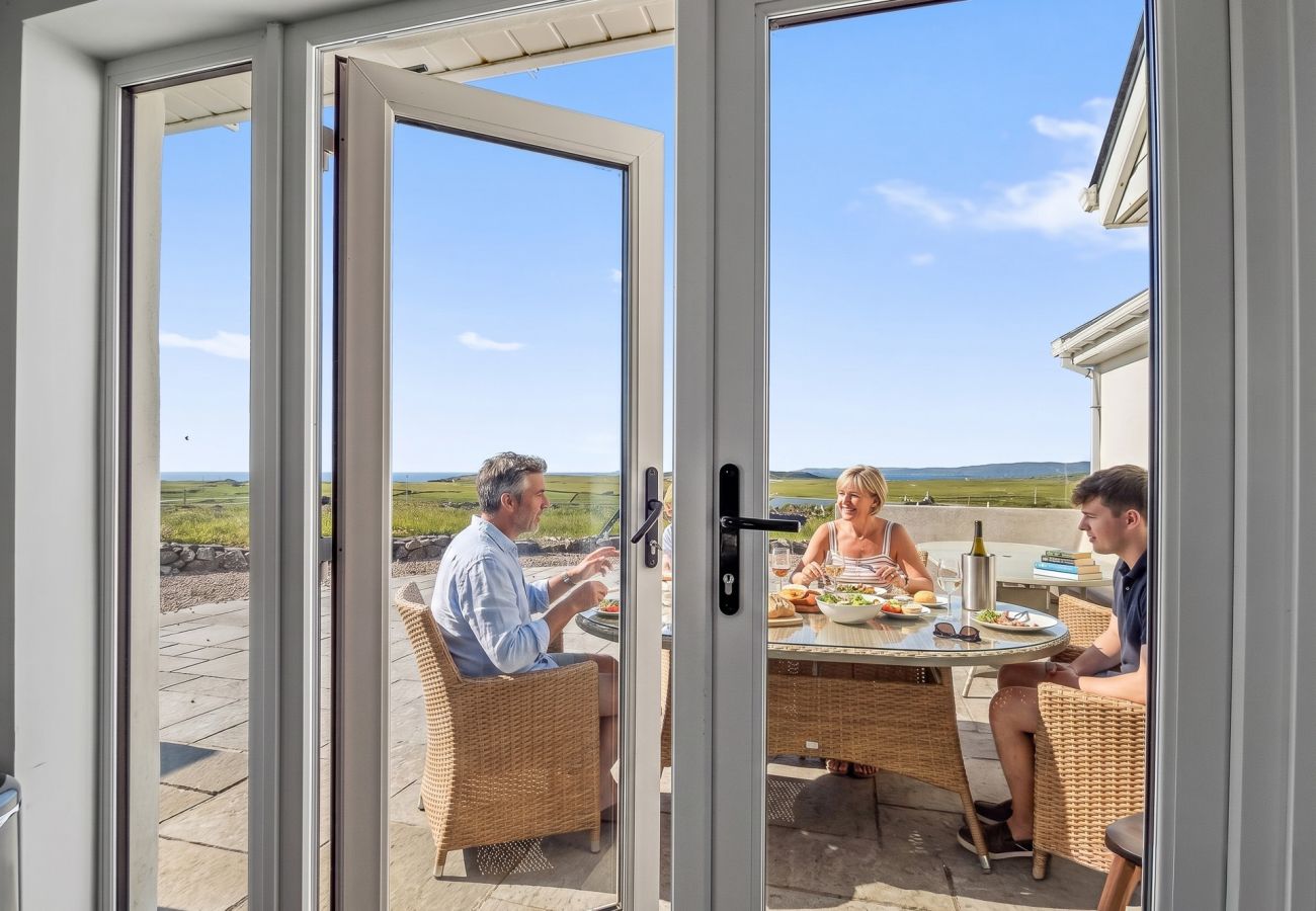 House in Ballyconneely - Luxury Coastal Escape in Ballyconneely, Connemara