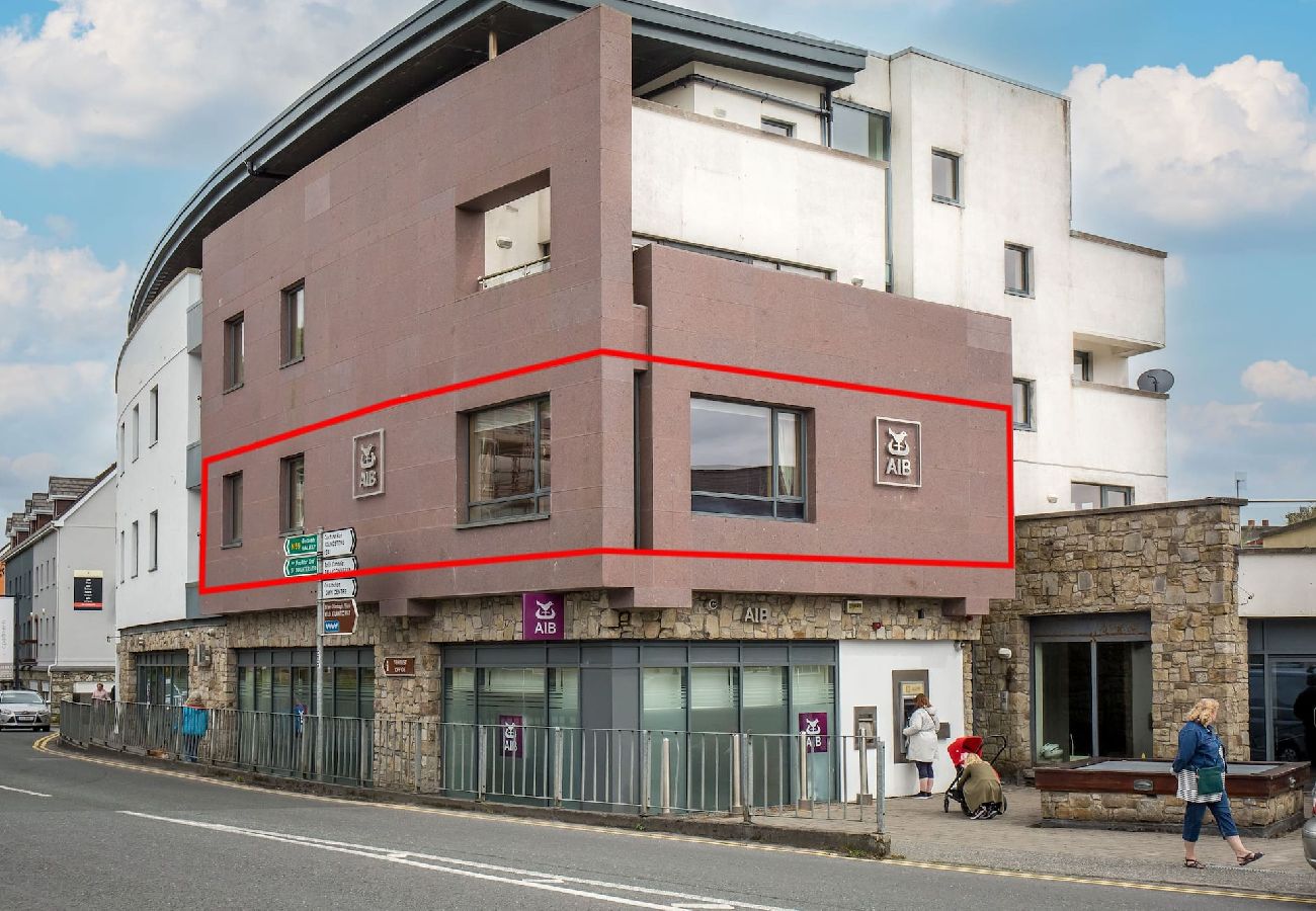 Apartment in Clifden - 1 Courthouse Square birds eye view of Clifden town