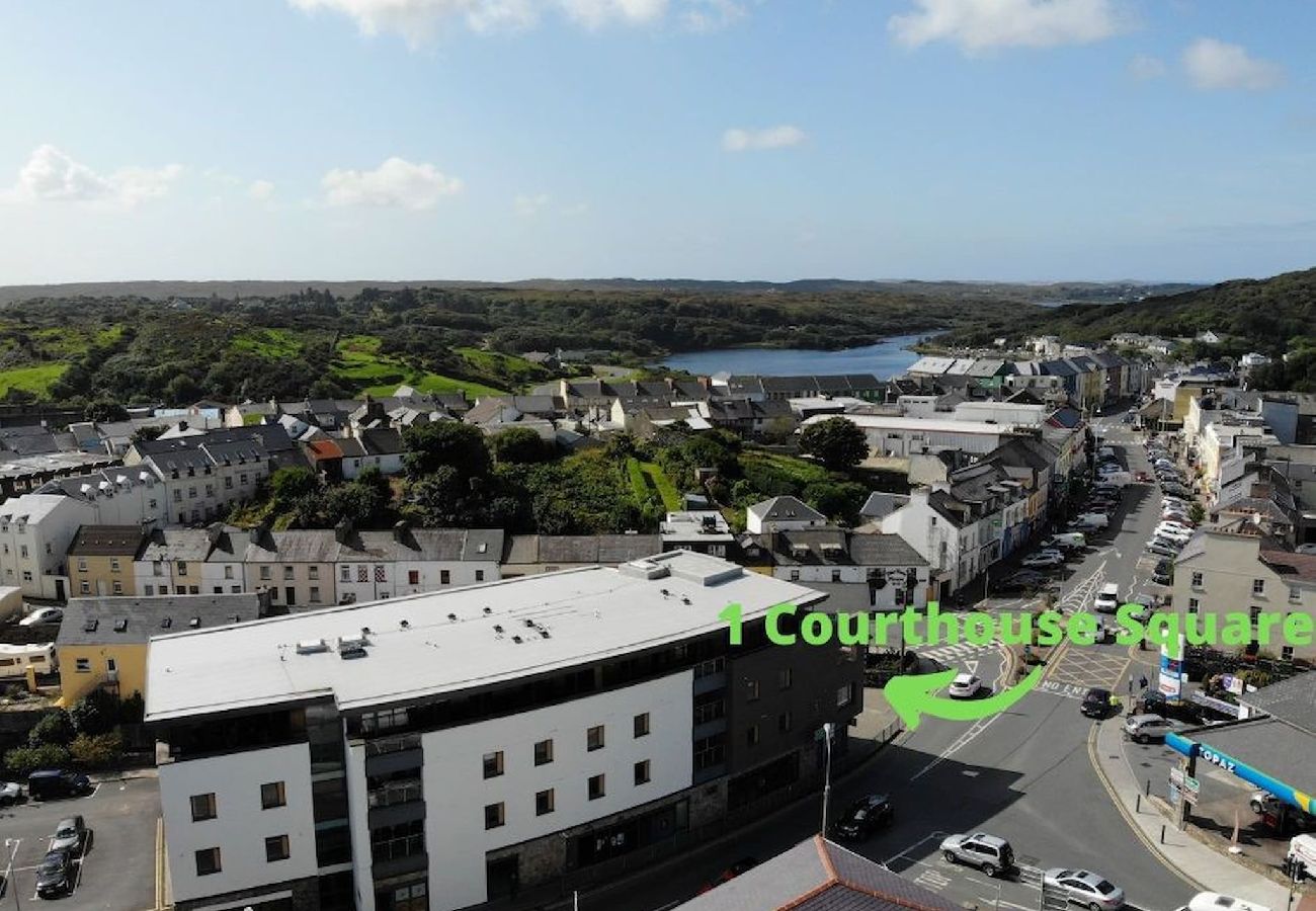 Apartment in Clifden - 1 Courthouse Square birds eye view of Clifden town