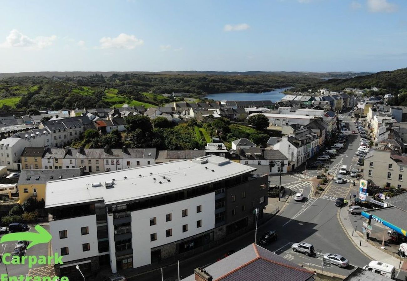 Apartment in Clifden - 1 Courthouse Square birds eye view of Clifden town