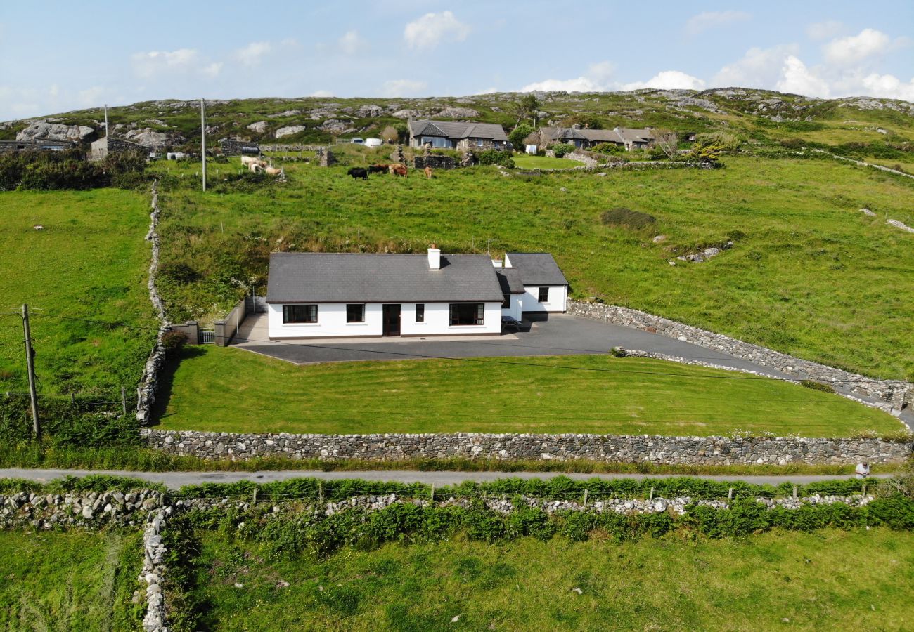 House in Ballyconneely - Sea View Cottage, Errislannan home away from home