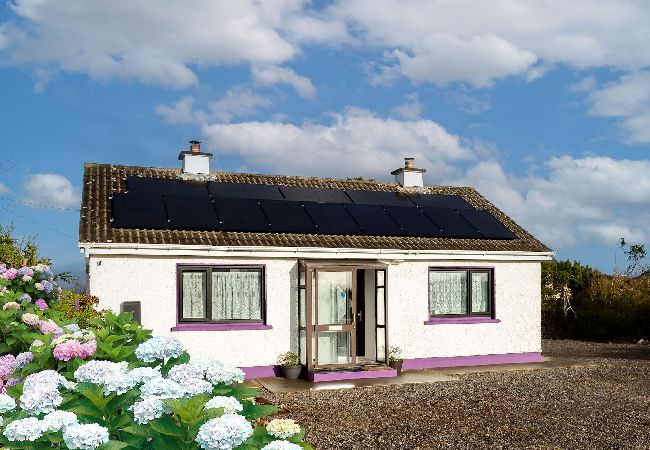 Bungalow in Rosmuck - An Teachín Corcra offering peace and tranquility Bungalow in Rosmuck - An Teachín Corcra offering peace and tranquility