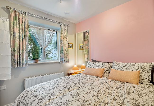 Bungalow in Rosmuck - An Teachín Corcra offering peace and tranquility Bungalow in Rosmuck - An Teachín Corcra offering peace and tranquility