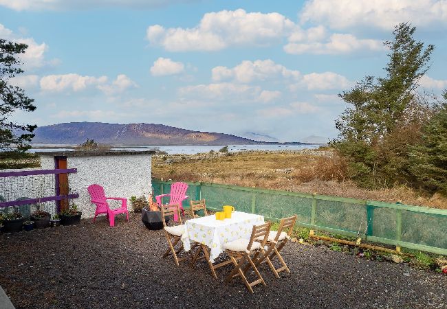 Bungalow in Rosmuck - An Teachín Corcra offering peace and tranquility Bungalow in Rosmuck - An Teachín Corcra offering peace and tranquility