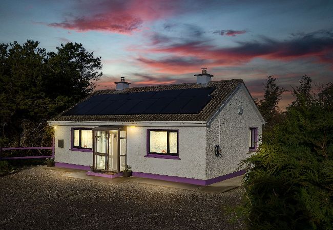 Bungalow in Rosmuck - An Teachín Corcra offering peace and tranquility Bungalow in Rosmuck - An Teachín Corcra offering peace and tranquility