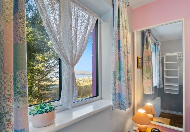 Bungalow in Rosmuck - An Teachín Corcra offering peace and tranquility Bungalow in Rosmuck - An Teachín Corcra offering peace and tranquility