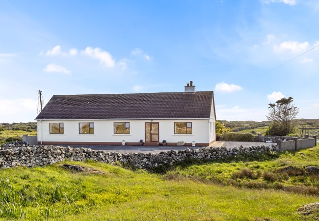 Bungalow in Ballyconneely - Little Tara an ideal location for family & friends