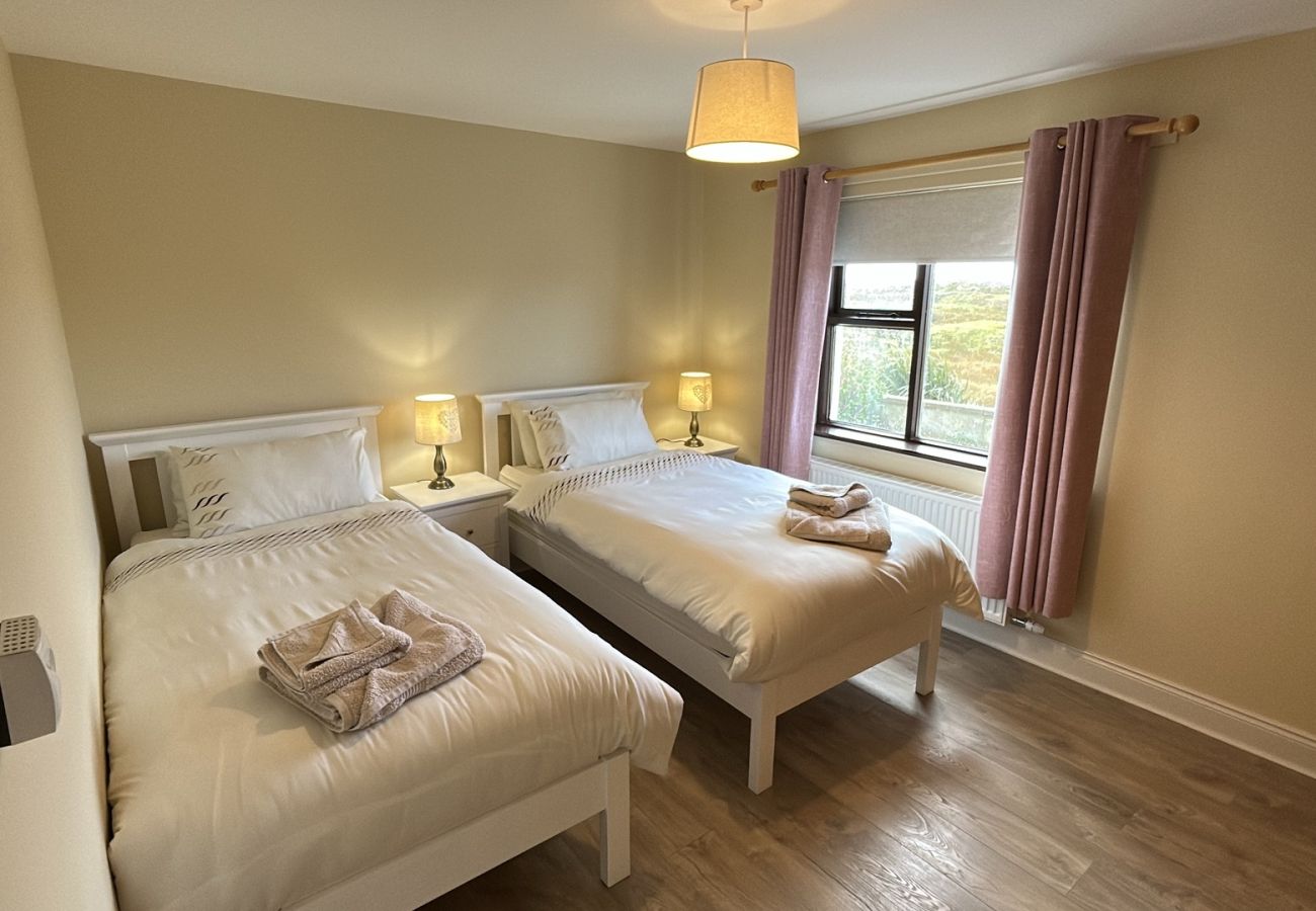 Bungalow in Ballyconneely - Little Tara an ideal location for family & friends