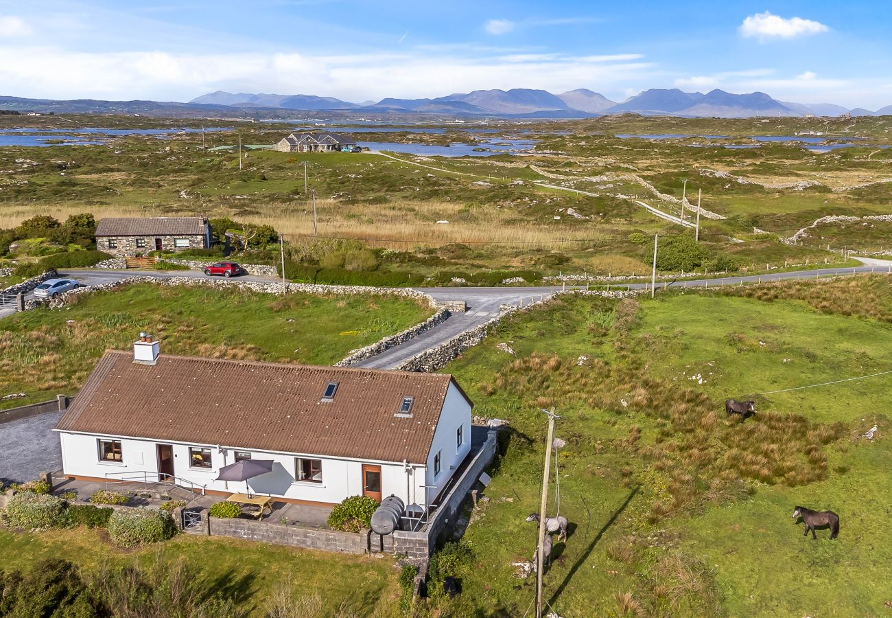 Bungalow in Ballyconneely - Little Tara an ideal location for family & friends