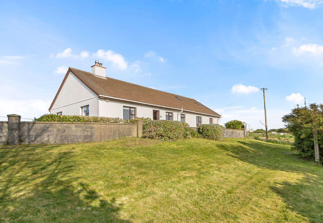 Bungalow in Ballyconneely - Little Tara an ideal location for family & friends