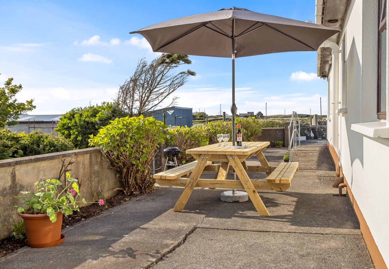 Bungalow in Ballyconneely - Little Tara an ideal location for family & friends