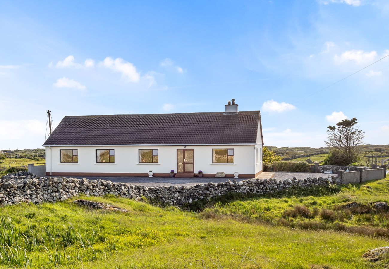 Bungalow in Ballyconneely - Little Tara an ideal location for family & friends
