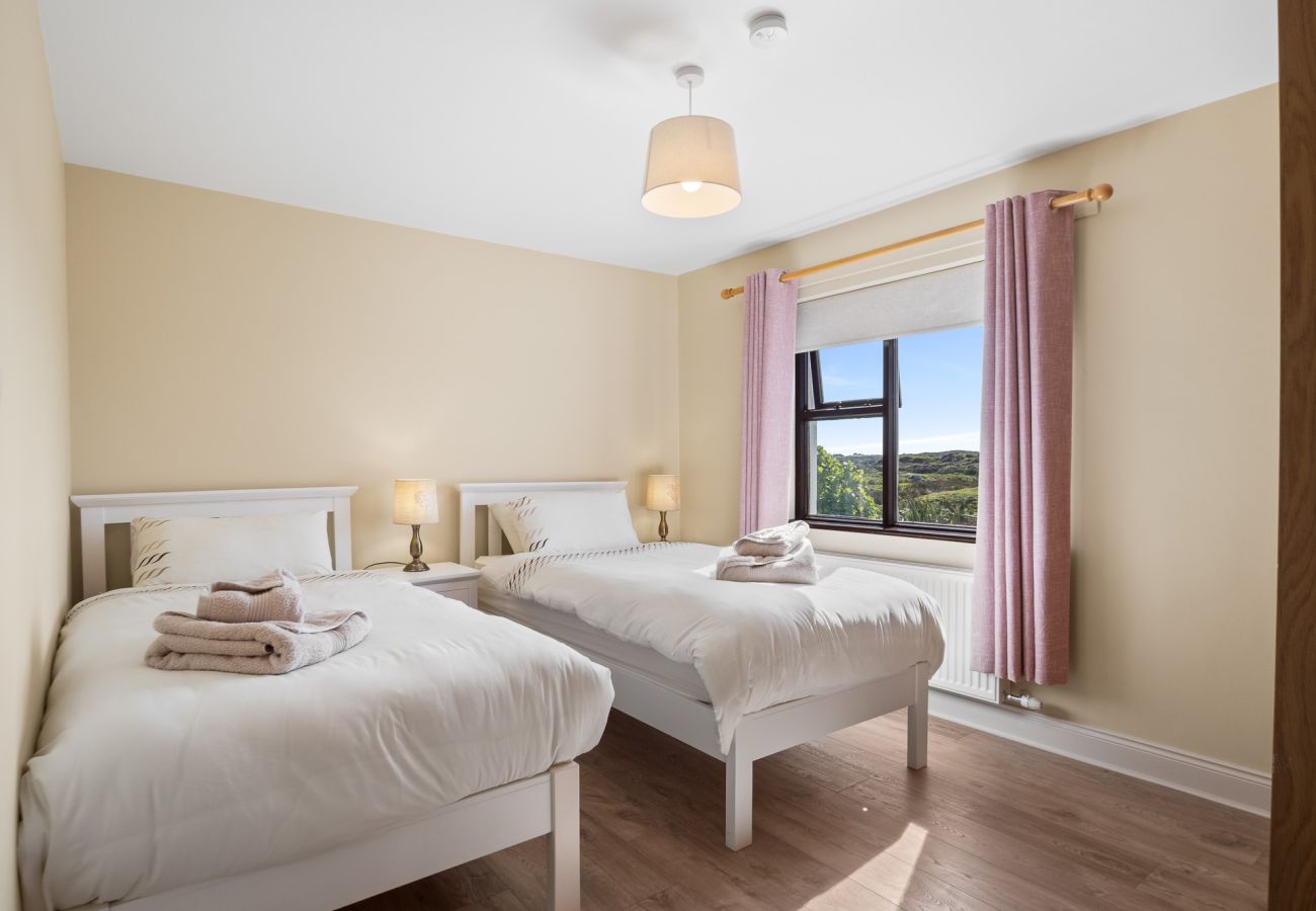 Bungalow in Ballyconneely - Little Tara - Family Escape Near Beaches, Golf & Coastal Adventures