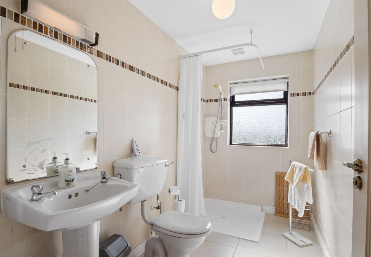 Bungalow in Ballyconneely - Little Tara - Family Escape Near Beaches, Golf & Coastal Adventures
