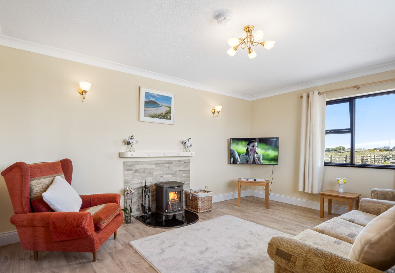 Bungalow in Ballyconneely - Little Tara - Family Escape Near Beaches, Golf & Coastal Adventures