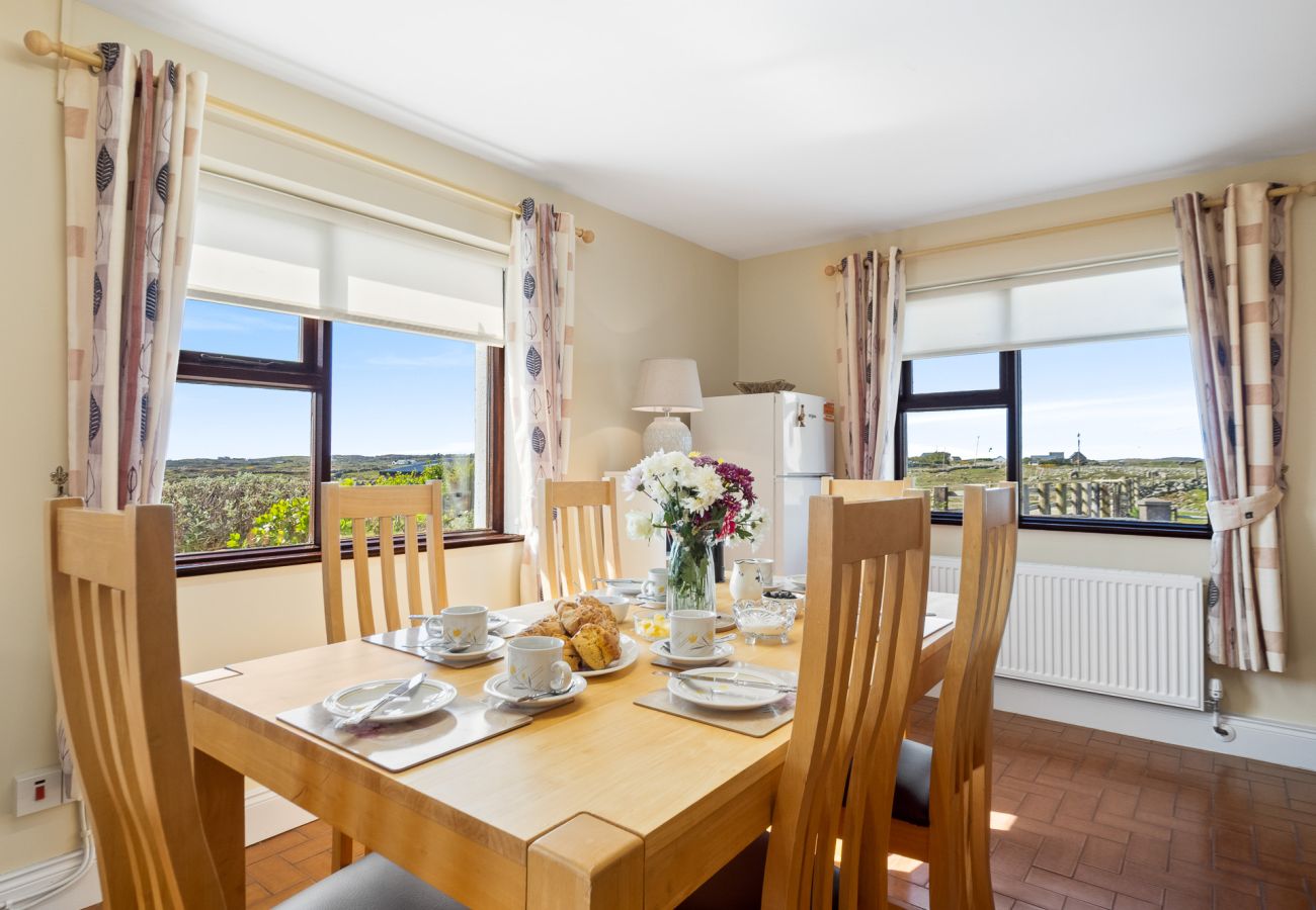 Bungalow in Ballyconneely - Little Tara - Family Escape Near Beaches, Golf & Coastal Adventures