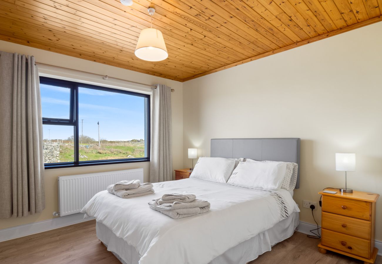 Bungalow in Ballyconneely - Little Tara - Family Escape Near Beaches, Golf & Coastal Adventures