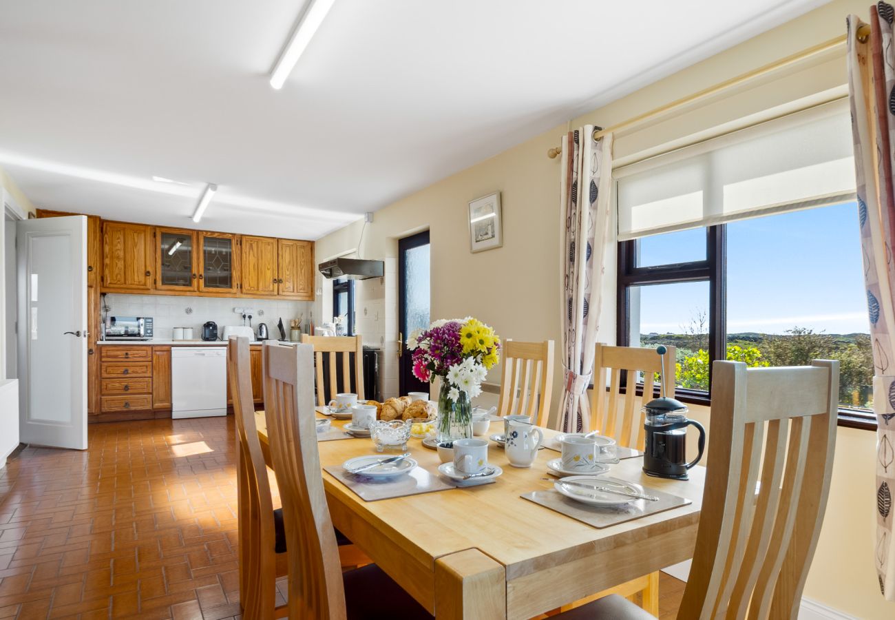 Bungalow in Ballyconneely - Little Tara - Family Escape Near Beaches, Golf & Coastal Adventures