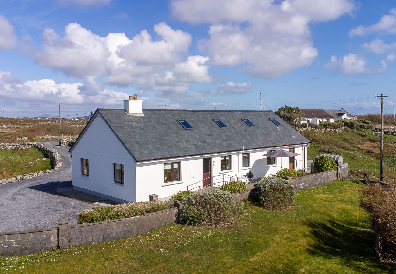 Bungalow in Ballyconneely - Little Tara - Family Escape Near Beaches, Golf & Coastal Adventures