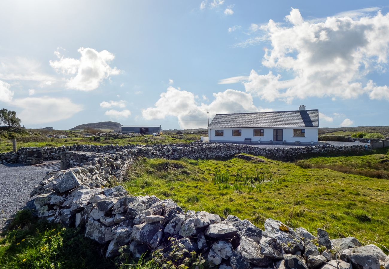 Bungalow in Ballyconneely - Little Tara - Family Escape Near Beaches, Golf & Coastal Adventures