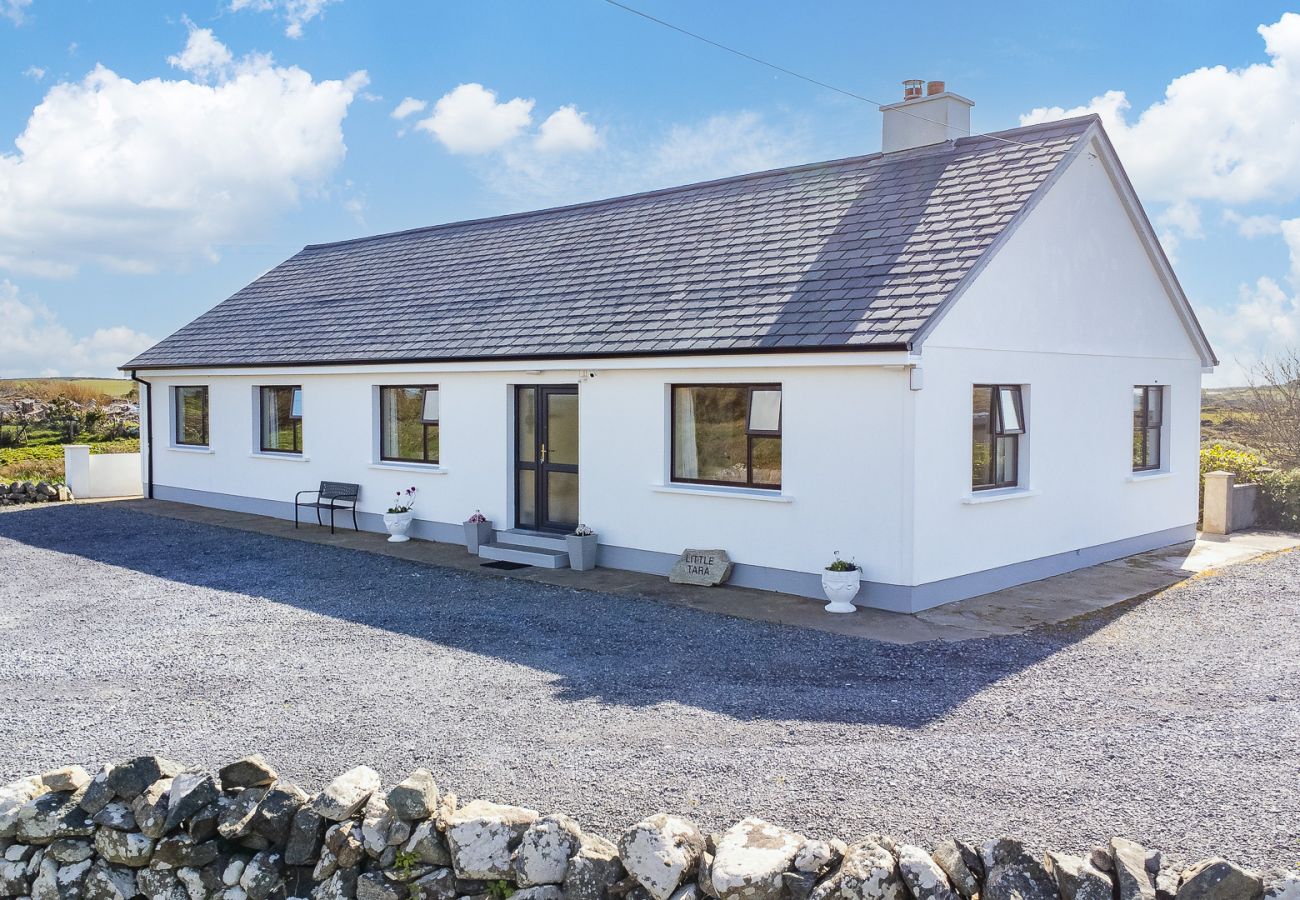 Bungalow in Ballyconneely - Little Tara - Family Escape Near Beaches, Golf & Coastal Adventures