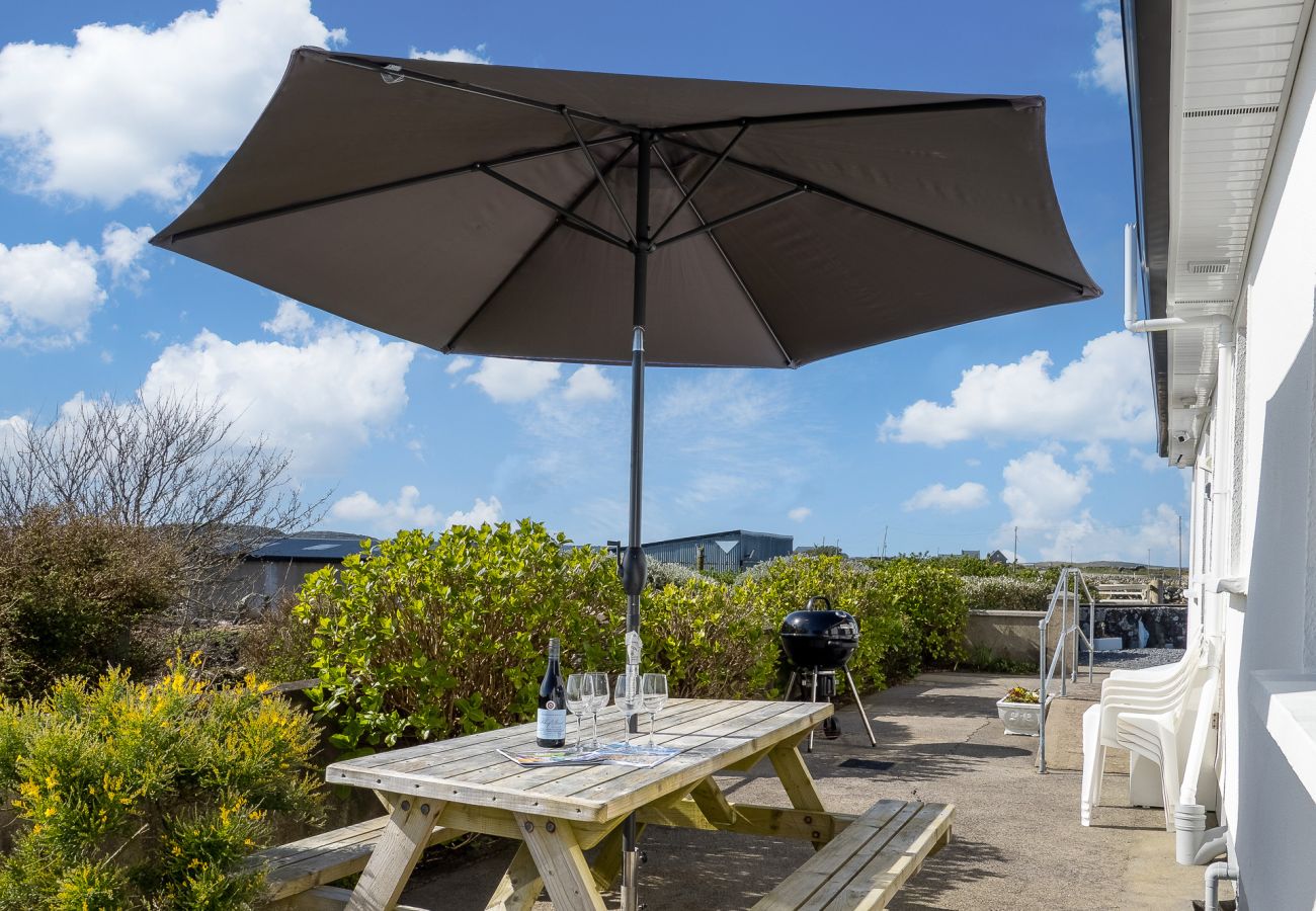 Bungalow in Ballyconneely - Little Tara - Family Escape Near Beaches, Golf & Coastal Adventures