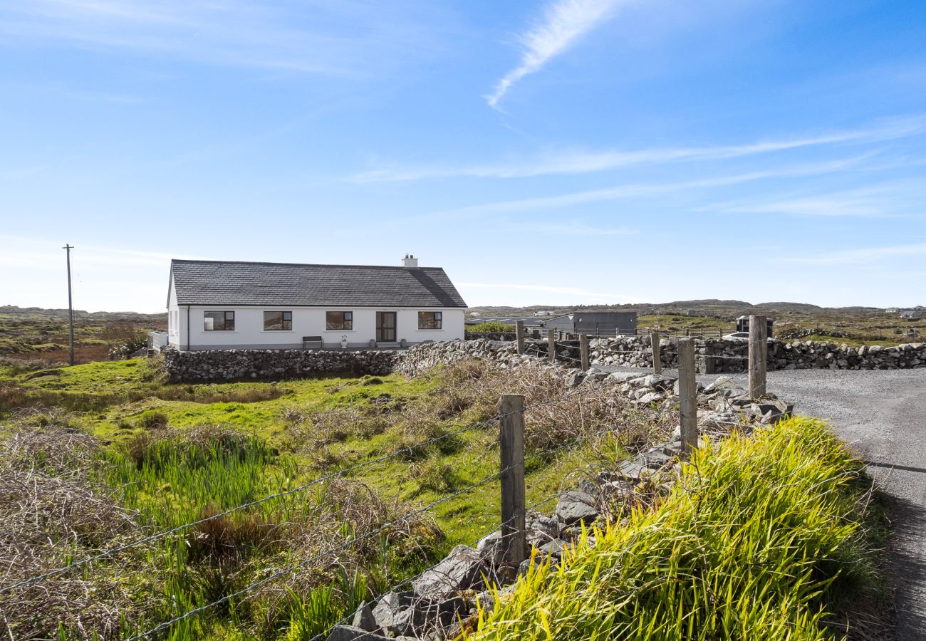 Bungalow in Ballyconneely - Little Tara - Family Escape Near Beaches, Golf & Coastal Adventures