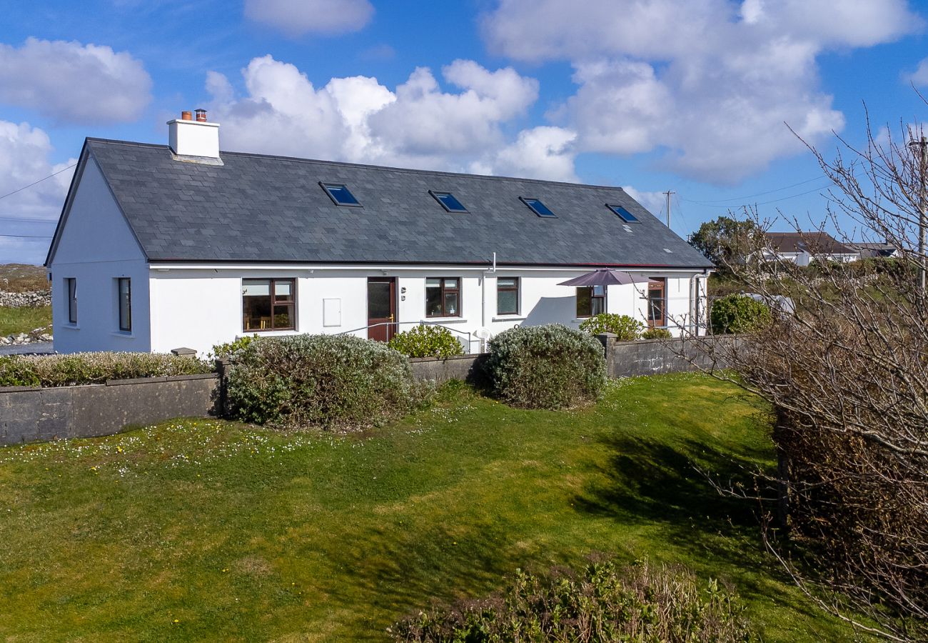 Bungalow in Ballyconneely - Little Tara - Family Escape Near Beaches, Golf & Coastal Adventures