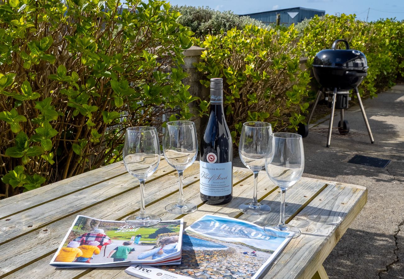 Bungalow in Ballyconneely - Little Tara - Family Escape Near Beaches, Golf & Coastal Adventures