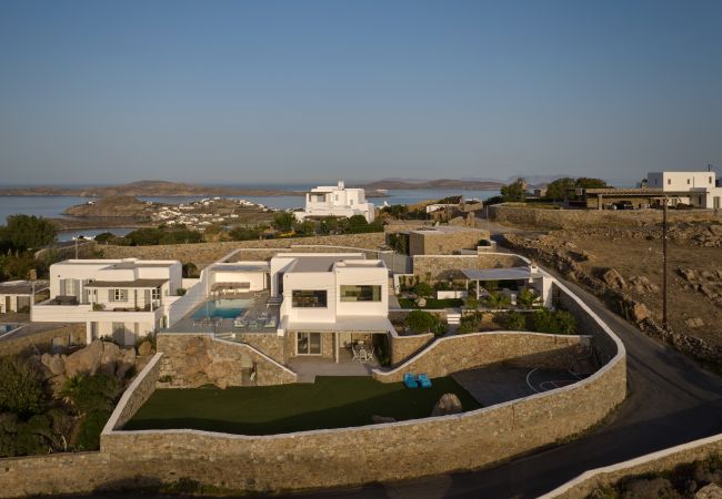 Villa in Mykonos - Luxspace Mykonian Retreat: Vista Bliss Villa in Mykonos - Luxspace Mykonian Retreat: Vista Bliss