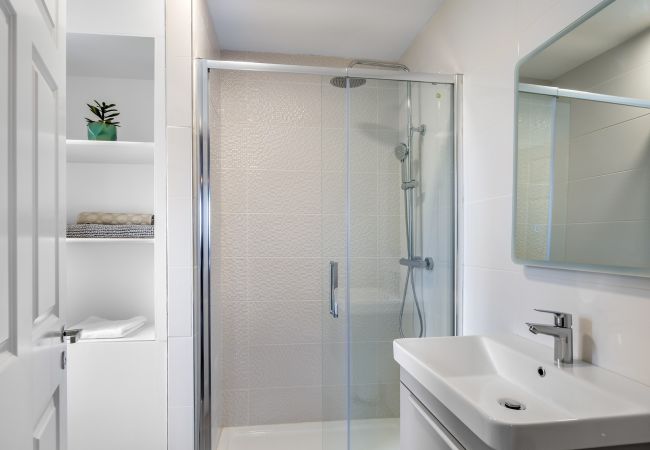 Terraced House in Clifden - E1 Station House - Newly refurbished Townhouse in Clifden Terraced House in Clifden - E1 Station House - Newly refurbished Townhouse in Clifden