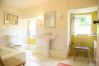 House in Clifden - The Old School House, Clifden - Full of Charm
