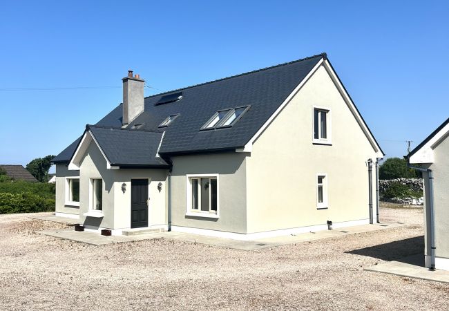 House in Spiddal - Sioscadh na Mara, Spiddal 