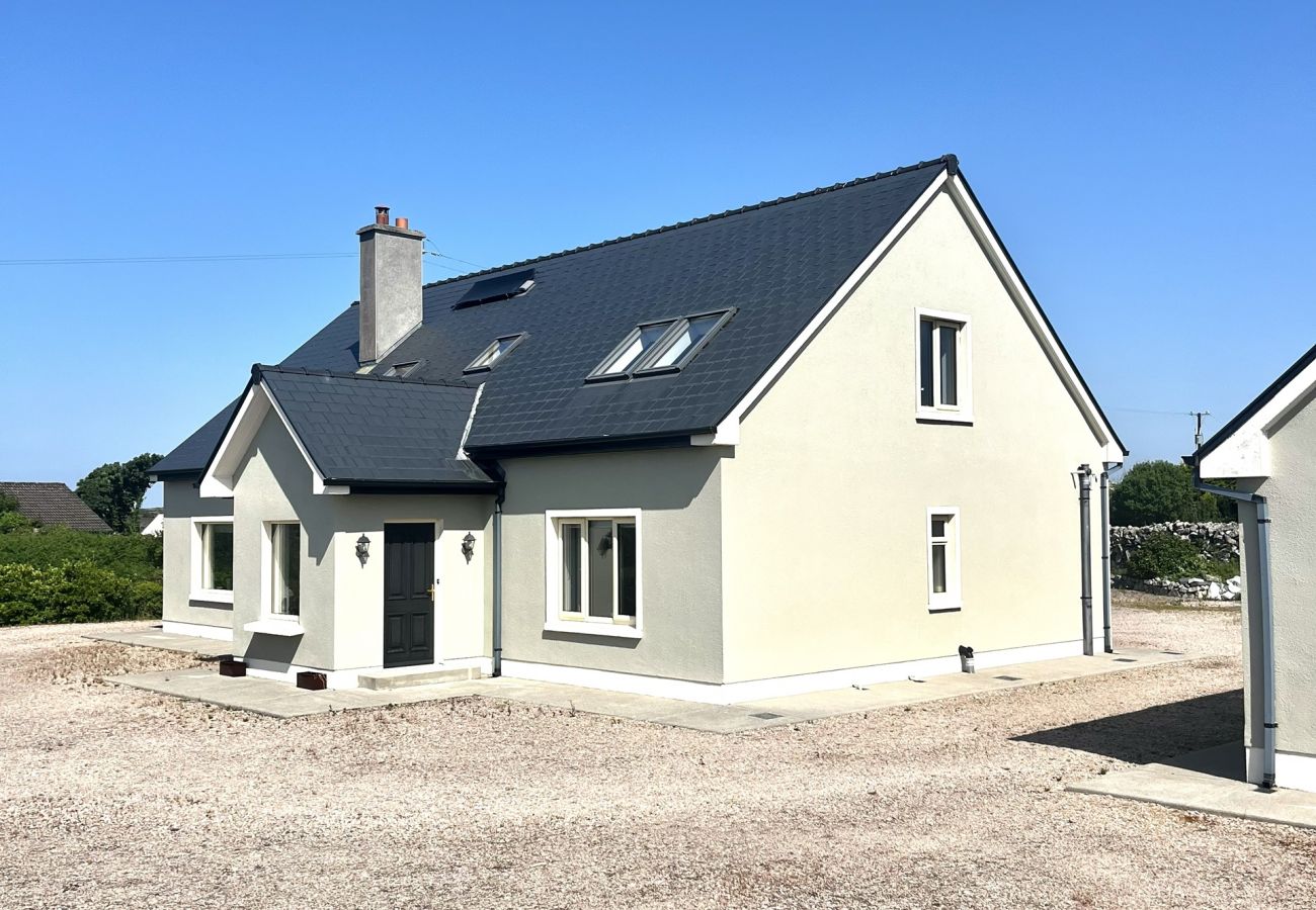 House in Spiddal - Sioscadh na Mara, Spiddal 