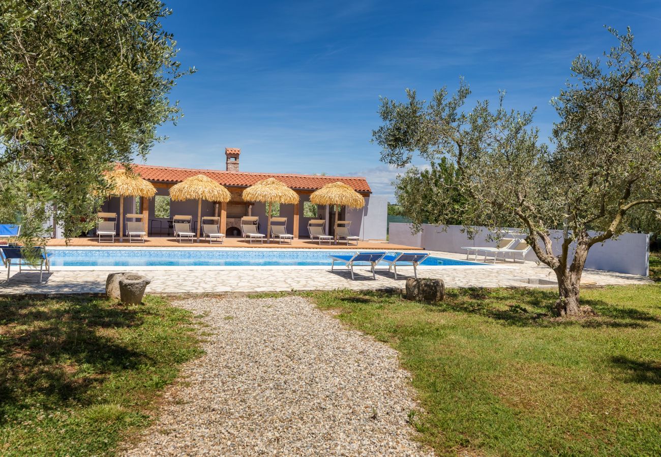 Apartment in Fažana - Marceta Apartment 1 - Pool and Big Garden