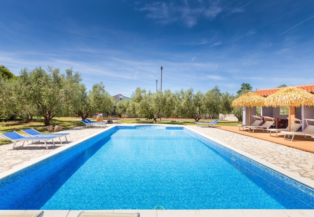 Rent by room in Fažana - Marceta Double Room - Pool and Big Garden