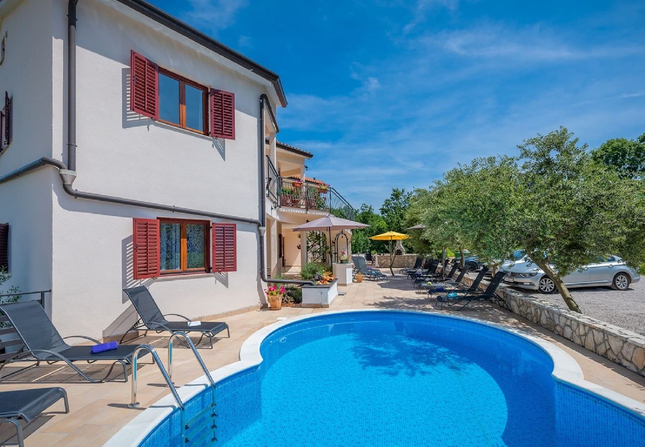 Apartment in Drenje - Relaxing Summer Apartment - Pool, Sauna, Jacuzzi 4
