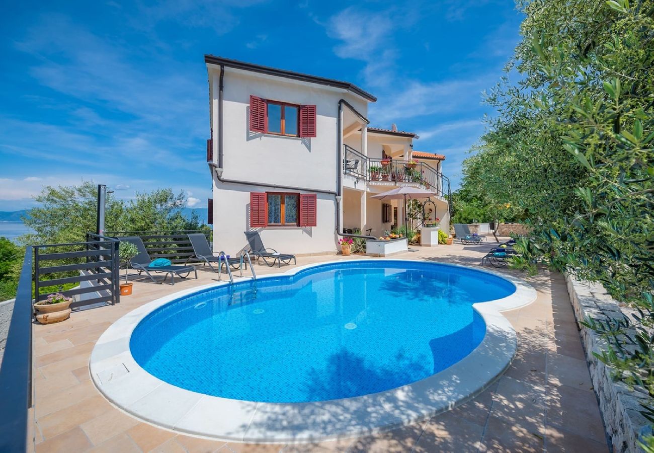 Apartment in Drenje - Relaxing Summer Apartment - Pool, Sauna, Jacuzzi 4