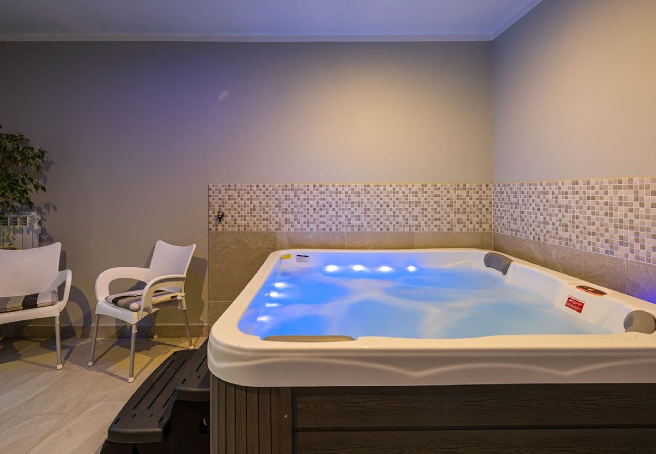 Apartment in Drenje - Relaxing Summer Apartment - Pool, Sauna, Jacuzzi 4