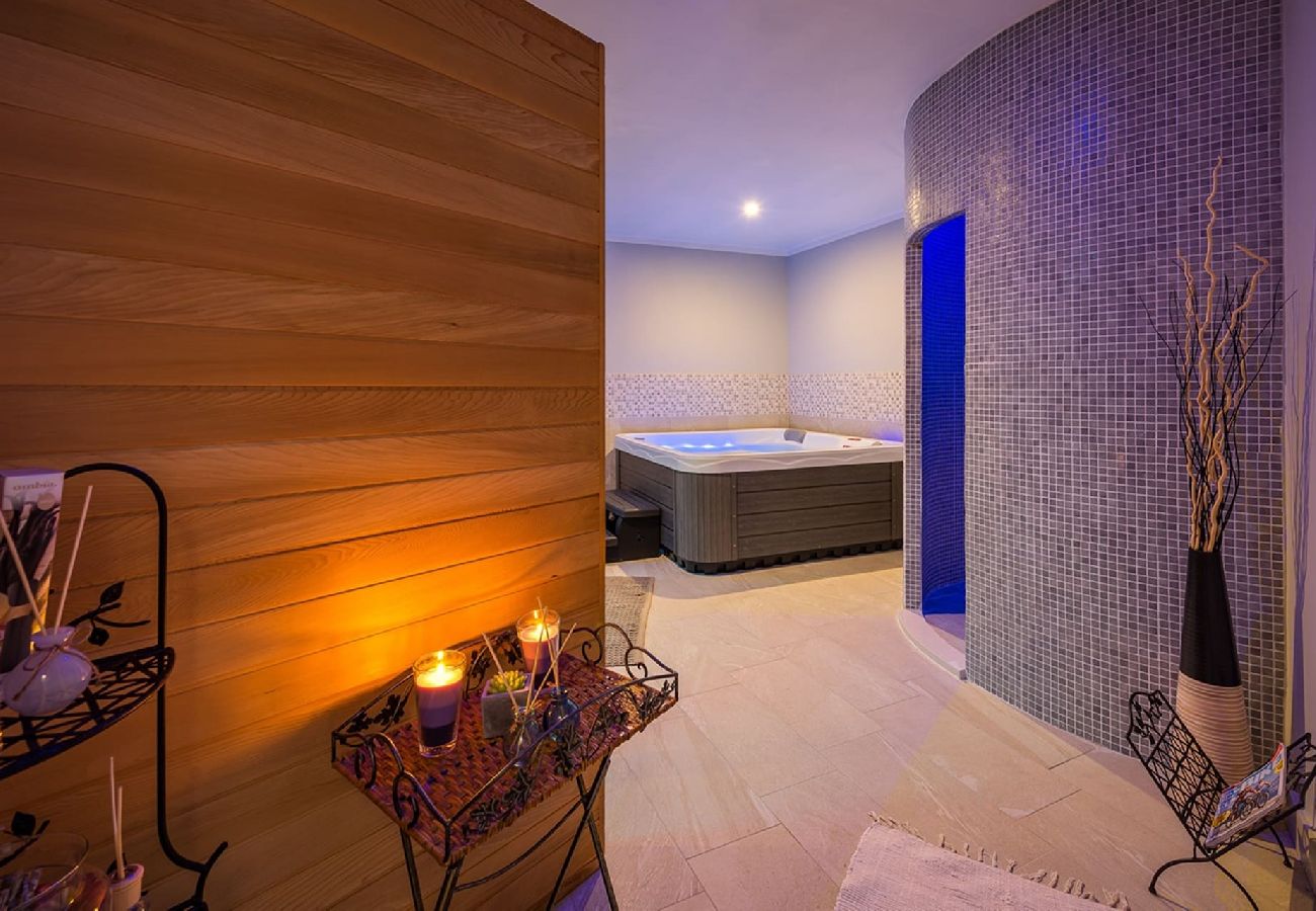 Apartment in Drenje - Relaxing Summer Apartment - Pool, Sauna, Jacuzzi 4