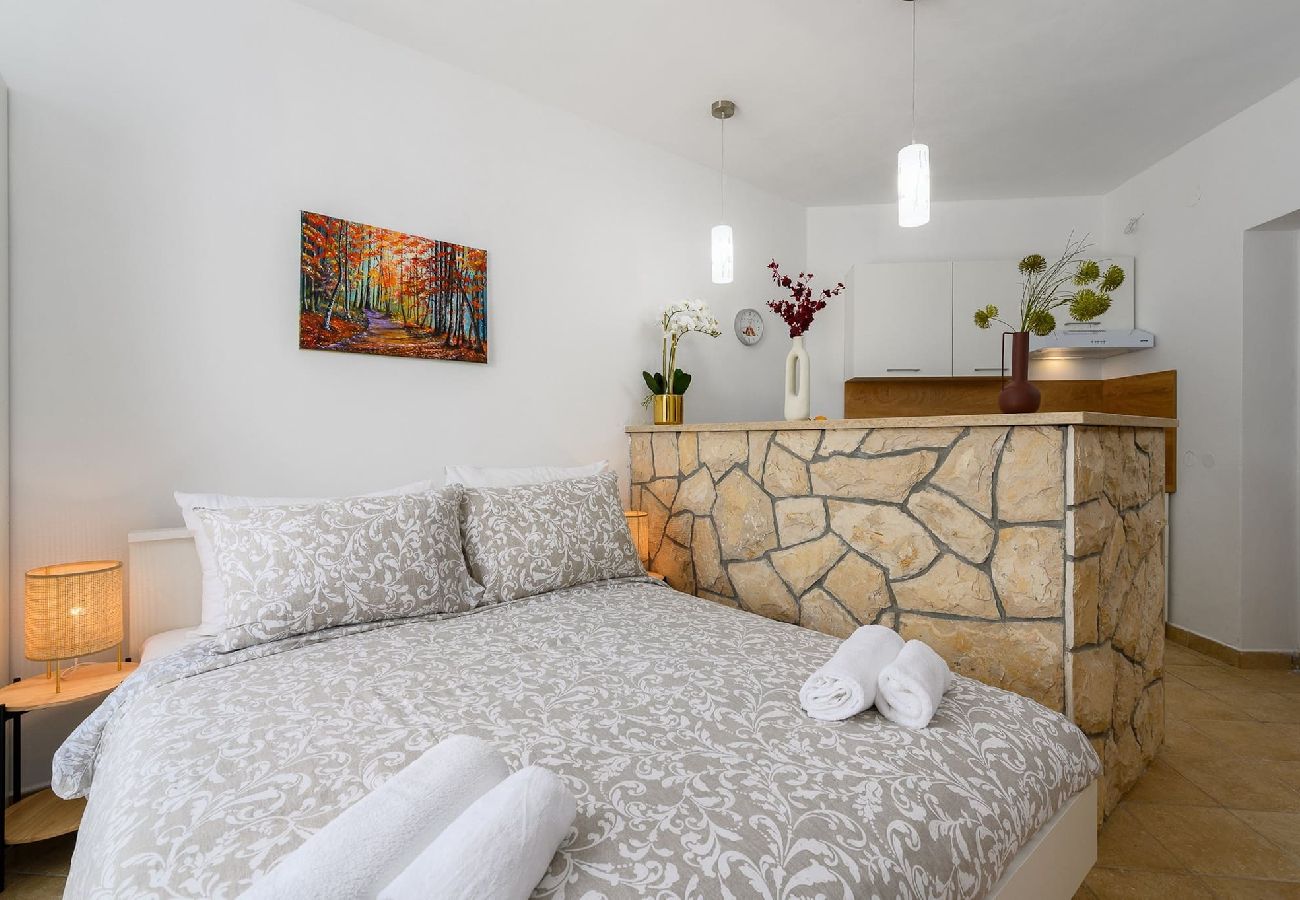 Studio in Drenje - Relaxing Summer Apartment - Pool, Sauna, Jacuzzi 9