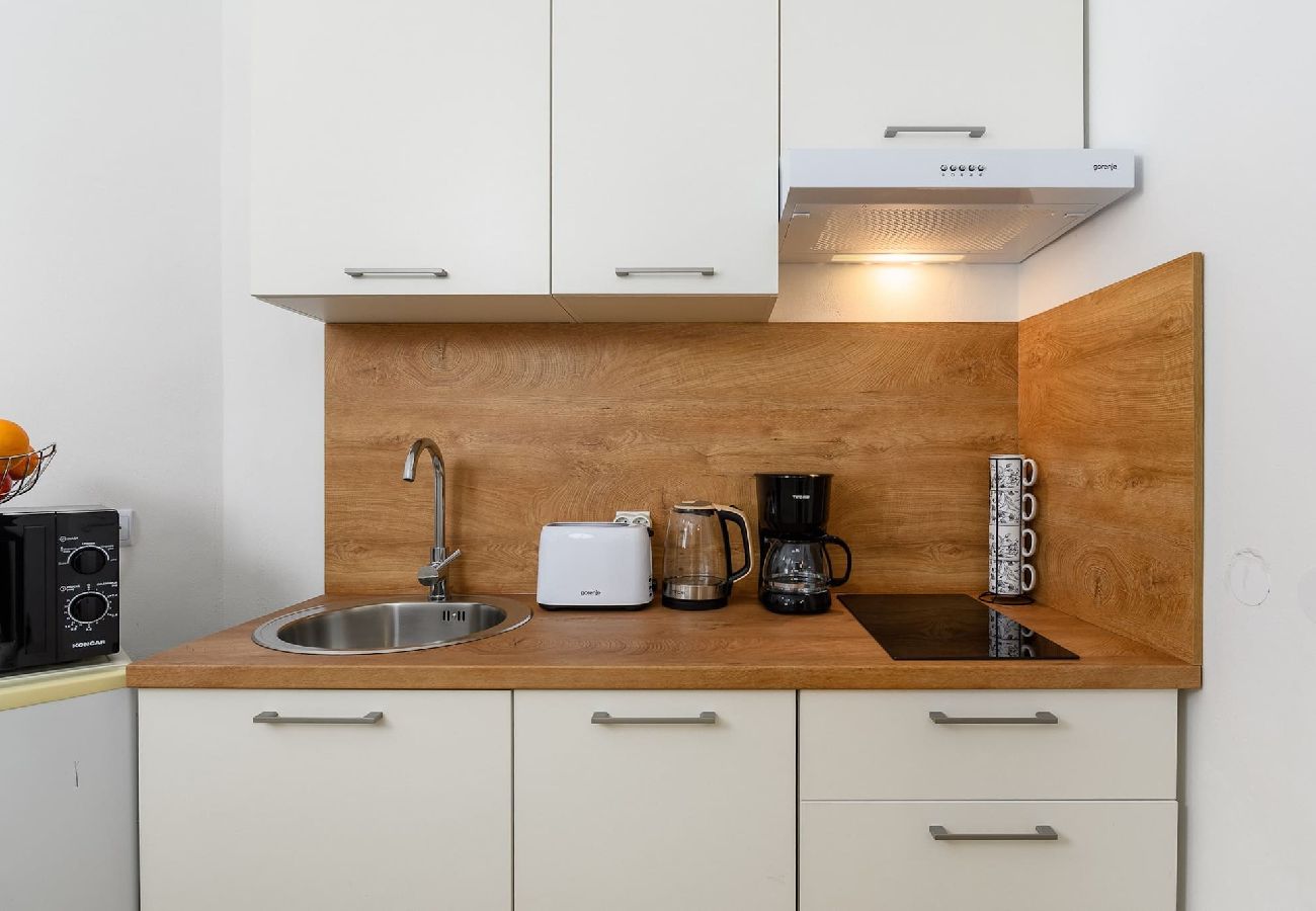 Studio in Drenje - Relaxing Summer Apartment - Pool, Sauna, Jacuzzi 9