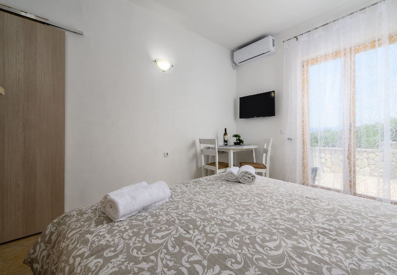 Studio in Drenje - Relaxing Summer Apartment - Pool, Sauna, Jacuzzi 9