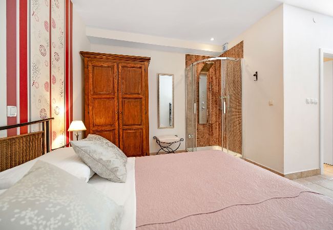 Studio in Banjol - Magical Garden, Shared Jacuzzi - Studio Blanka  Studio in Banjol - Magical Garden, Shared Jacuzzi - Studio Blanka