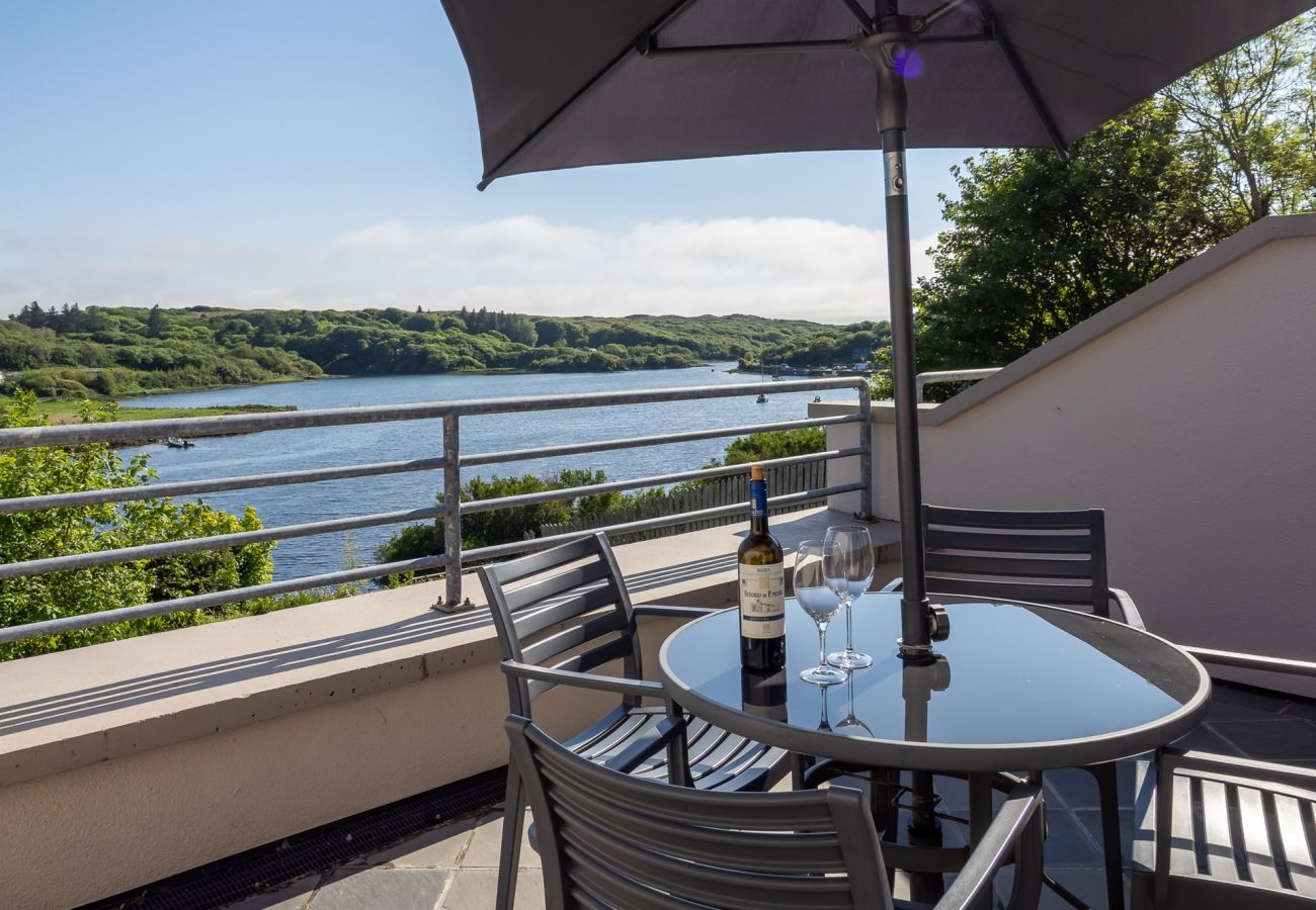 Apartment in Clifden - 4 Harbour Heights - Sea Views that Wow