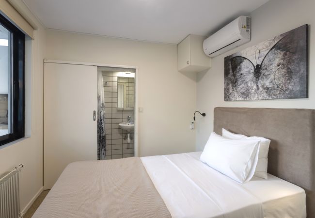 Terraced House in Athens - Spacious 3bdr Townhouse with Monumental View Terraced House in Athens - Spacious 3bdr Townhouse with Monumental View