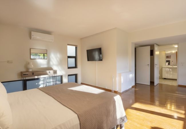 Terraced House in Athens - Spacious 3bdr Townhouse with Monumental View Terraced House in Athens - Spacious 3bdr Townhouse with Monumental View