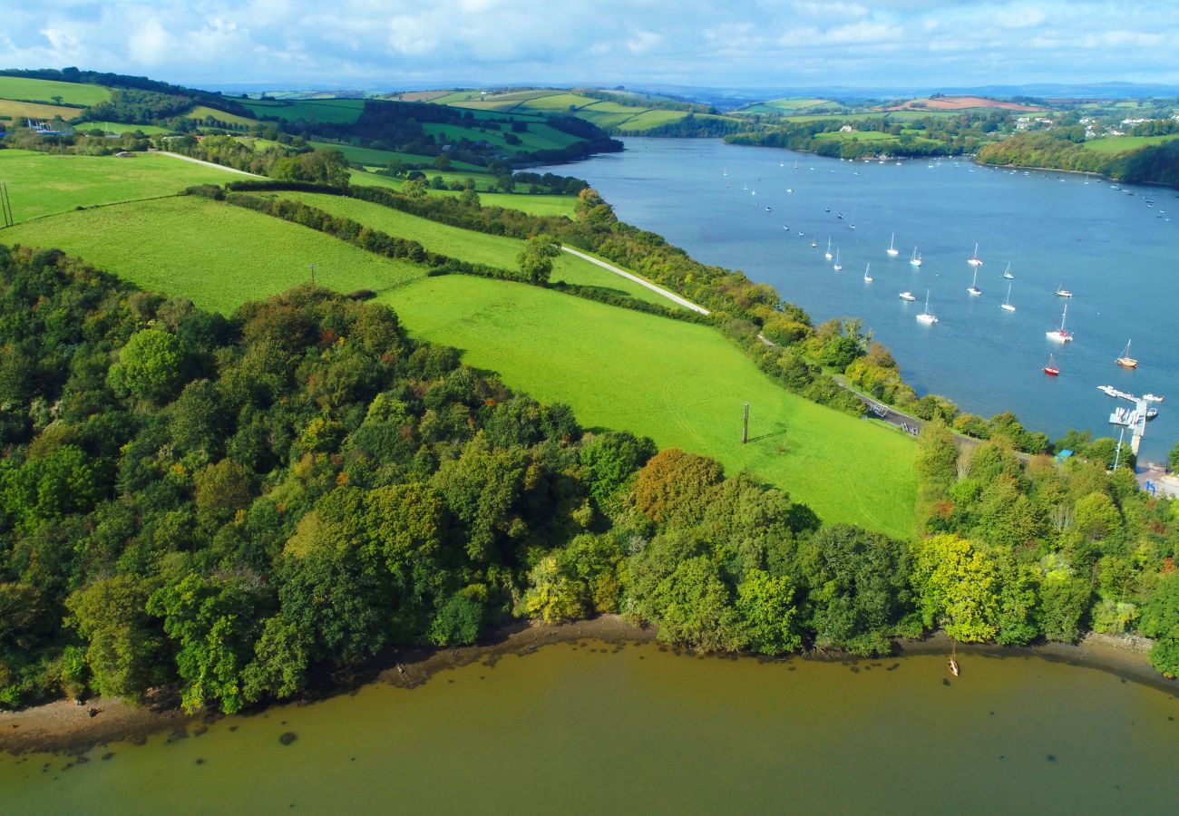 Chalet in Dittisham - Water Edge Boathouse - On the River Dart
