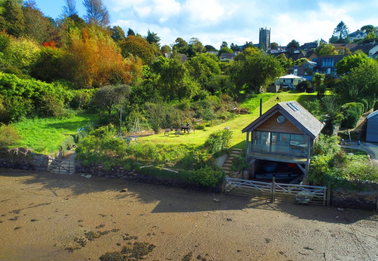Chalet in Dittisham - Water Edge Boathouse - On the River Dart