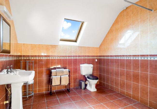 House in Clifden - Sky Road Lodge- Beautiful Views  House in Clifden - Sky Road Lodge- Beautiful Views